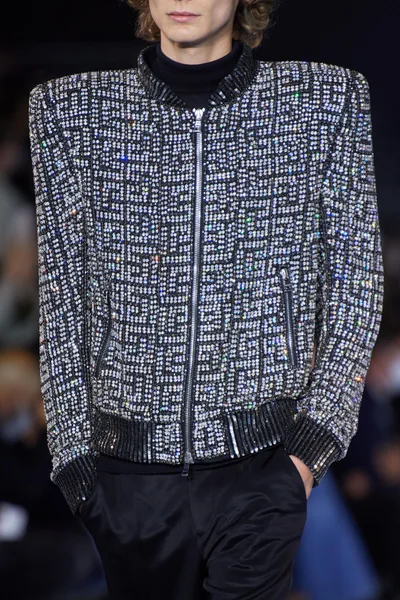 Look 75